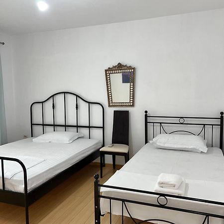 Blloku Family Apartment Тирана Екстер'єр фото