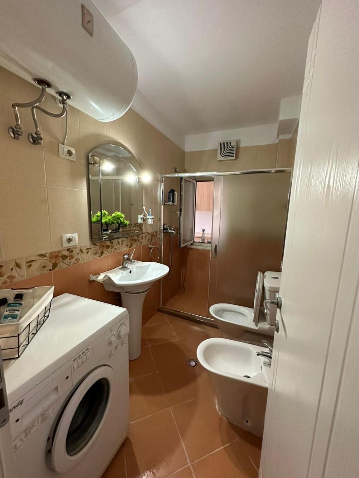 Blloku Family Apartment Тирана Екстер'єр фото