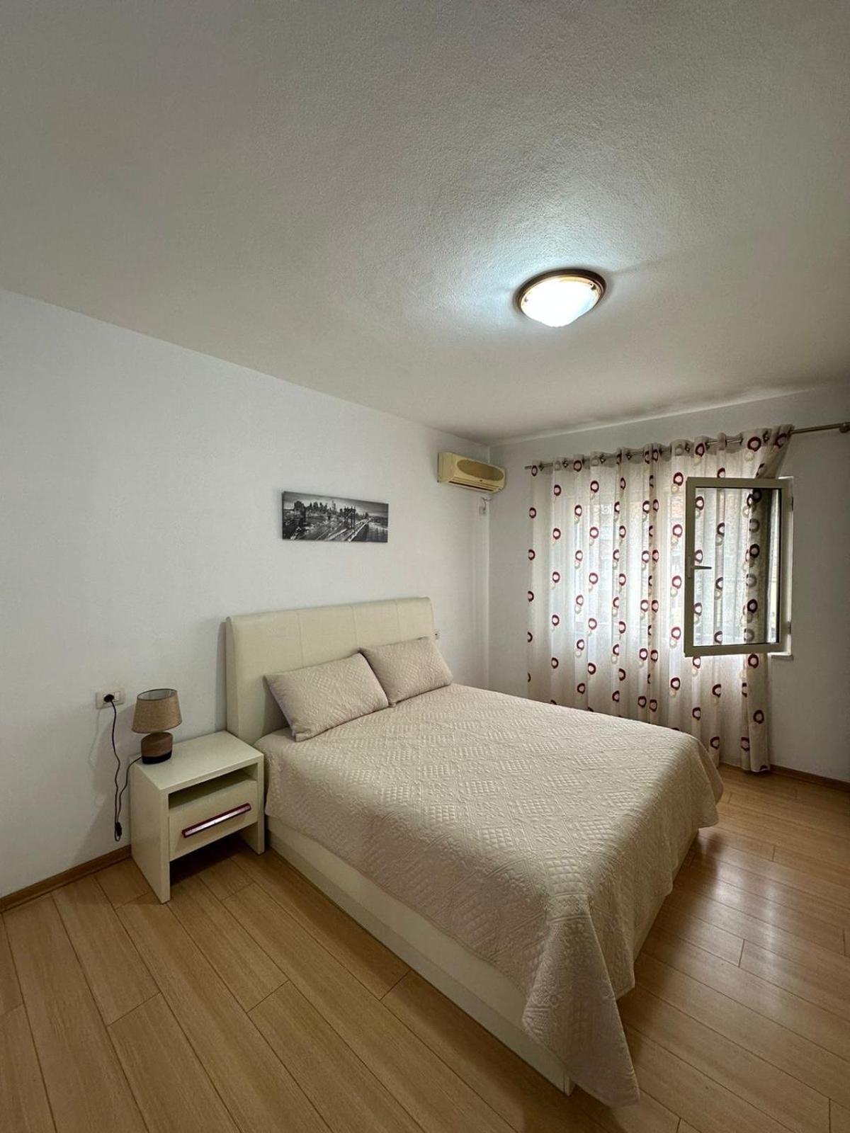 Blloku Family Apartment Тирана Екстер'єр фото