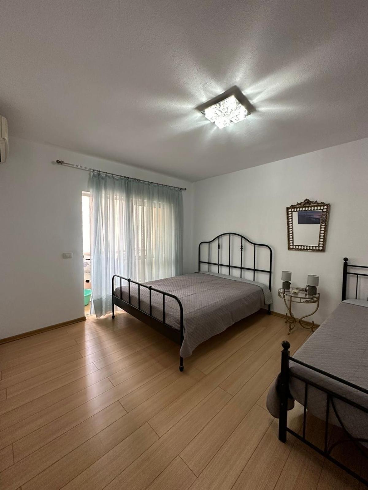 Blloku Family Apartment Тирана Екстер'єр фото