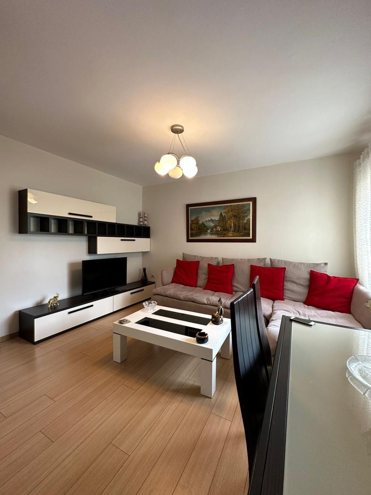 Blloku Family Apartment Тирана Екстер'єр фото