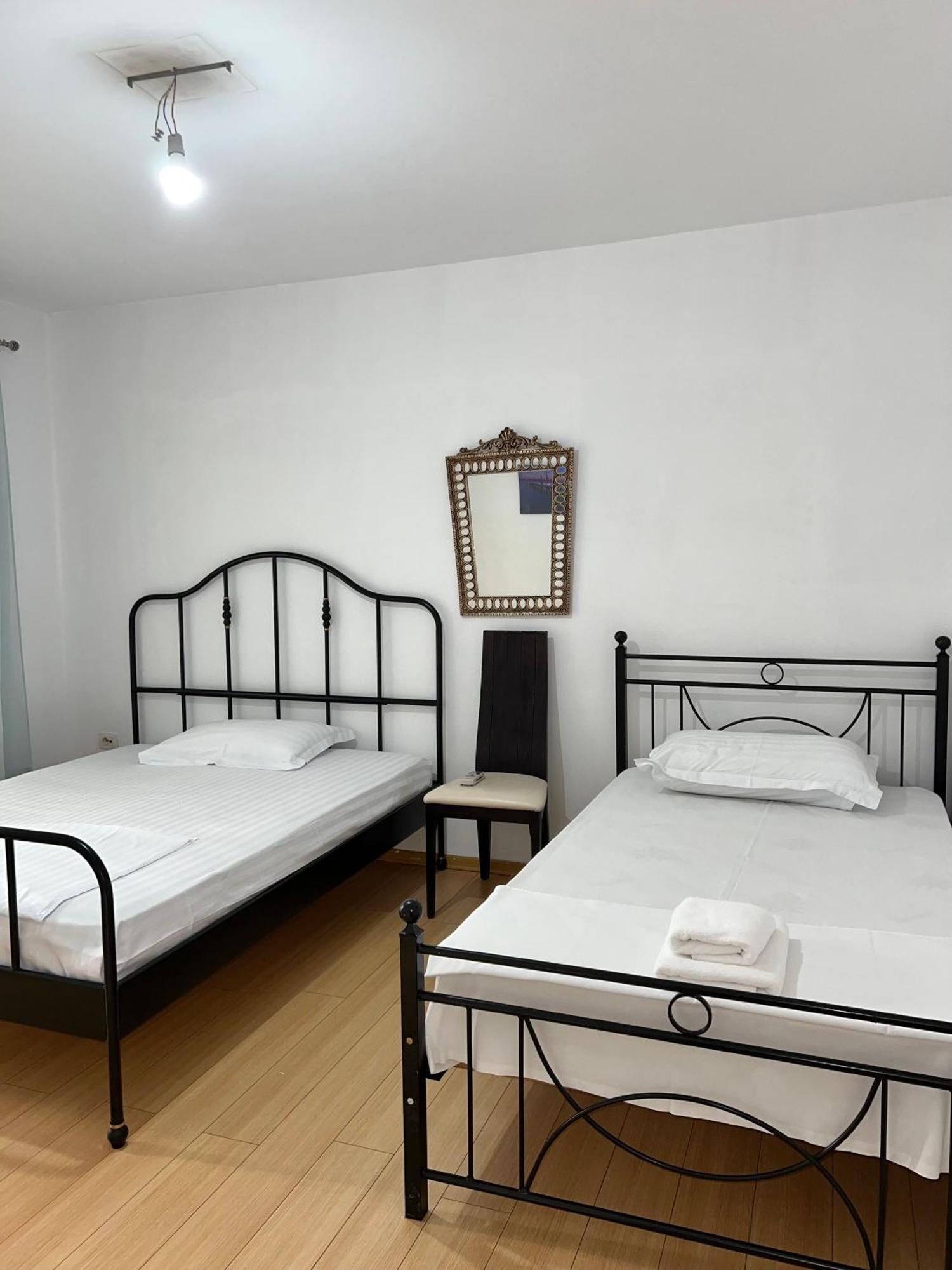Blloku Family Apartment Тирана Екстер'єр фото
