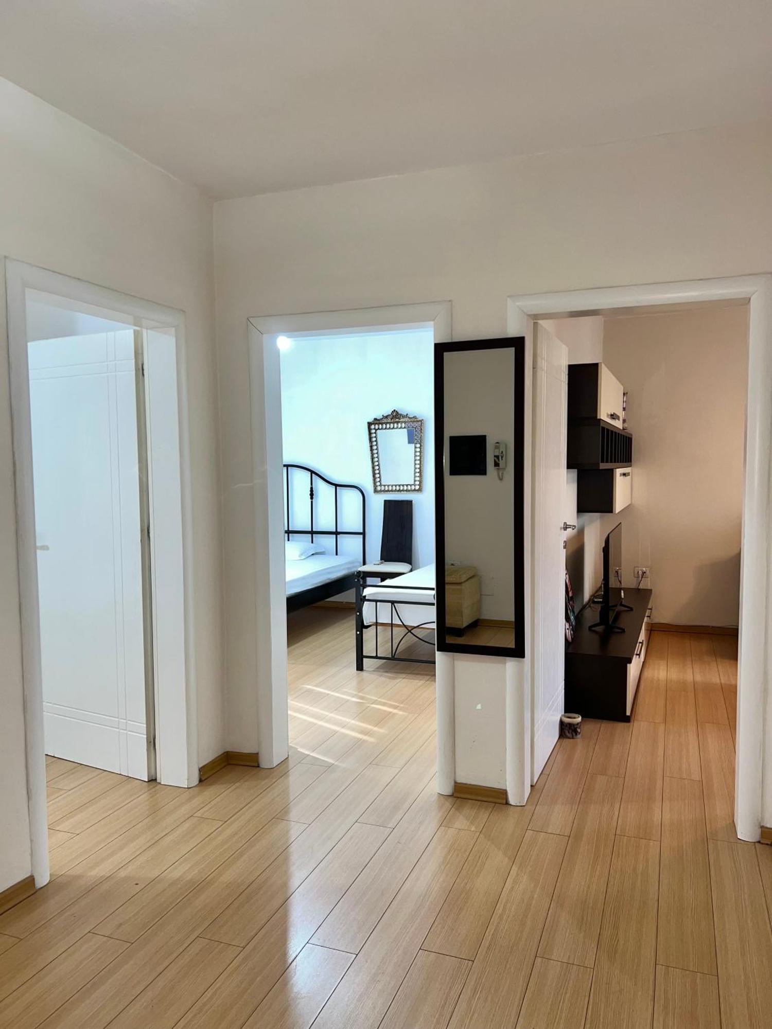 Blloku Family Apartment Тирана Екстер'єр фото
