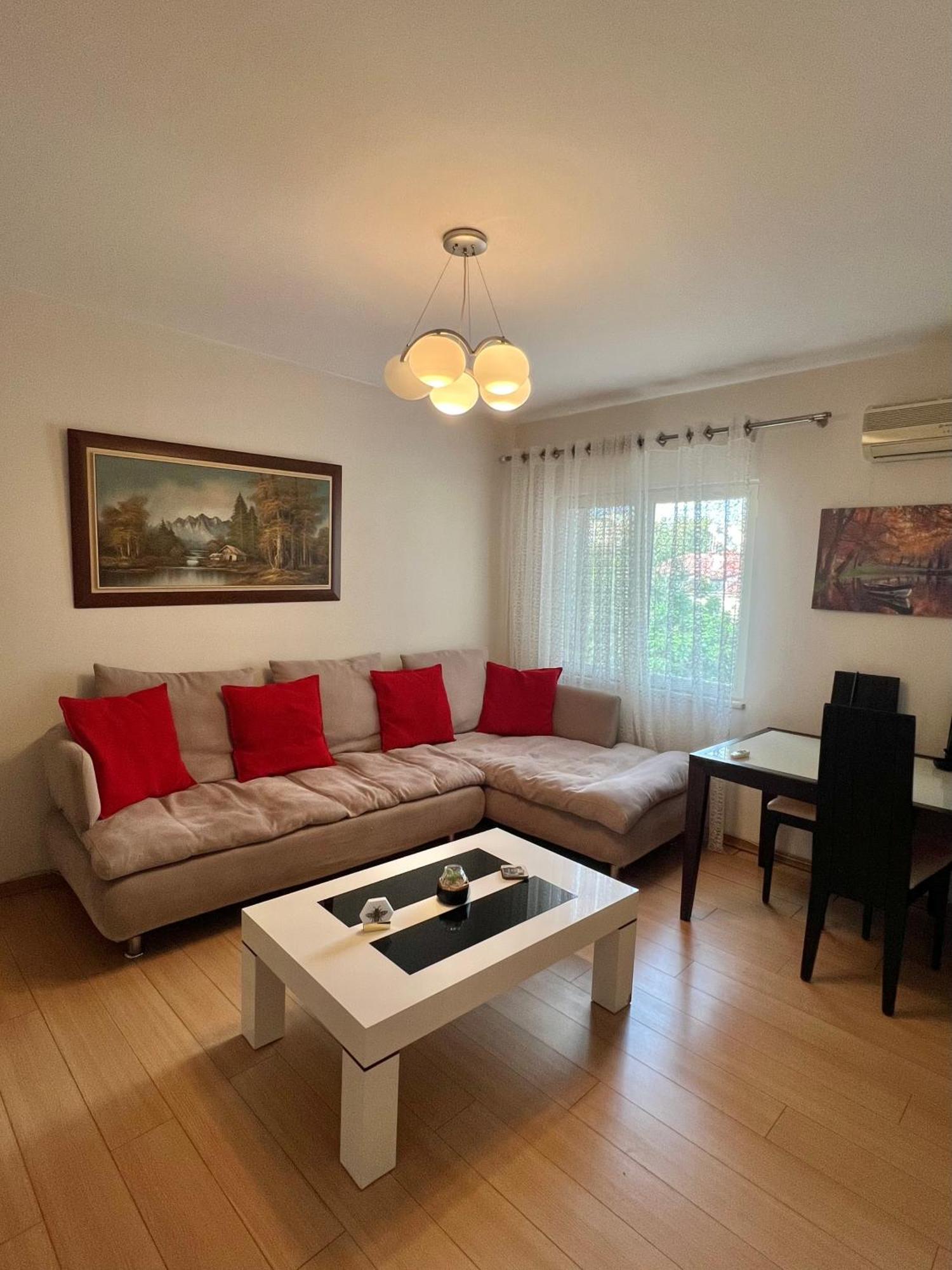 Blloku Family Apartment Тирана Екстер'єр фото